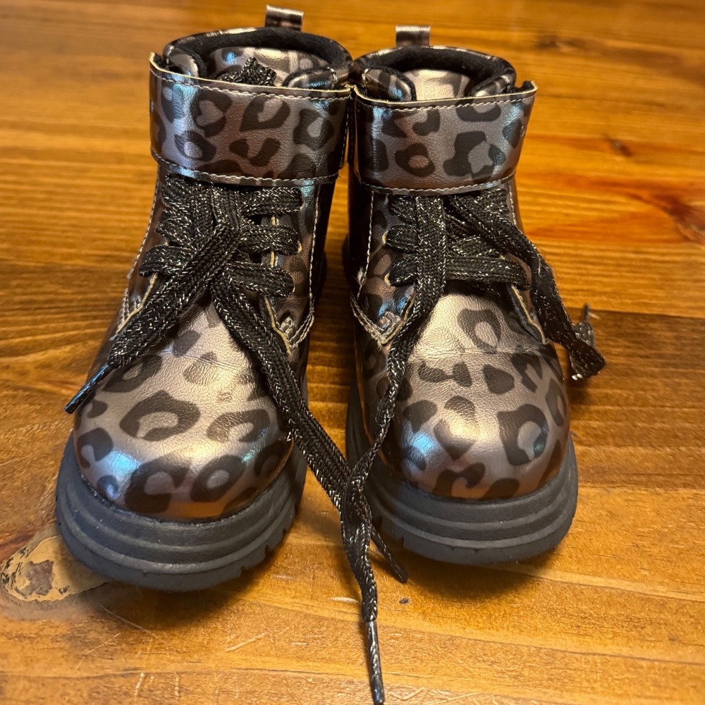 OshKosh B'gosh Nova Leopard Boots Toddler 10M Bronze Metallic Excellent